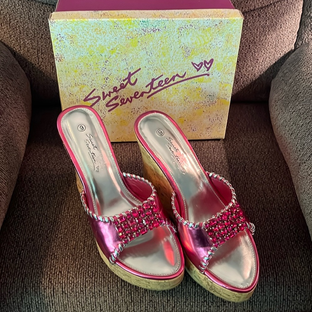 Sweet Seventeen Fuchsia Wedge Heels Size 9 & August Hat Company Sun Hat